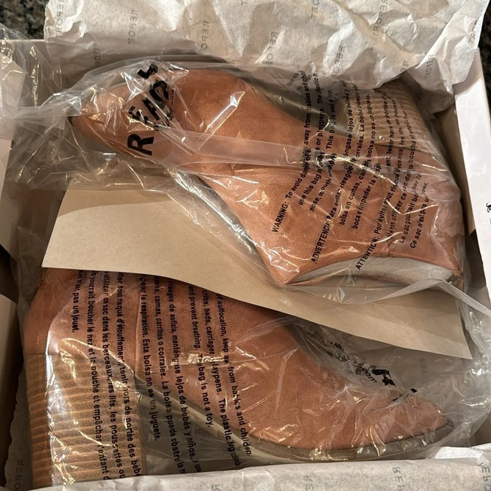 Report Tempe tan ankle boot NIB 9
